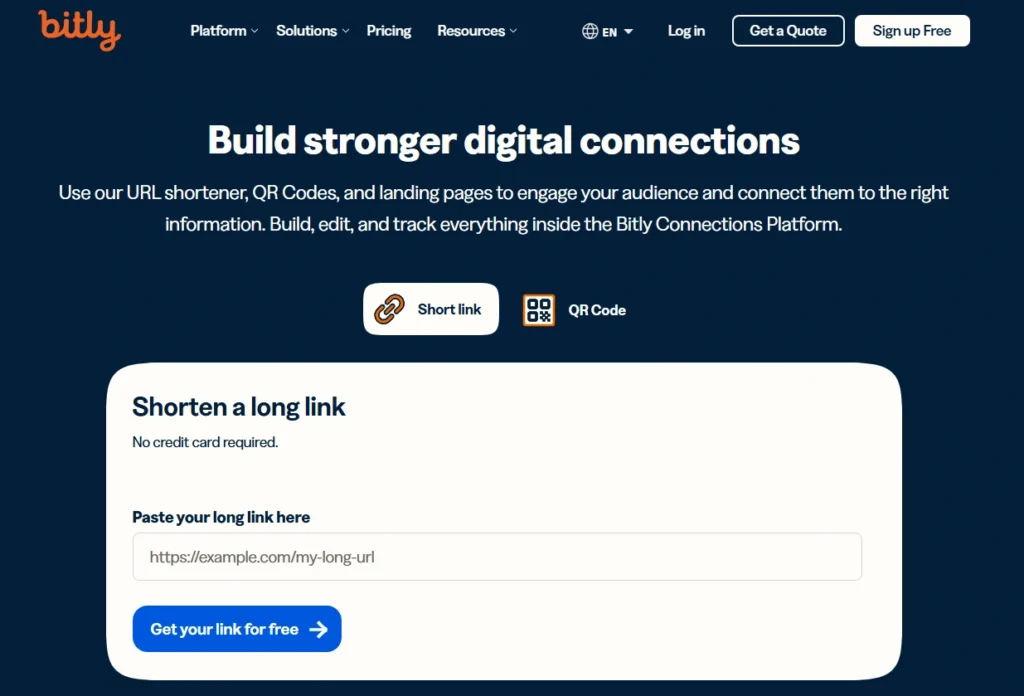 Capture d’écran du site Bitly montrant l’outil pour raccourcir une URL et créer un lien court.
